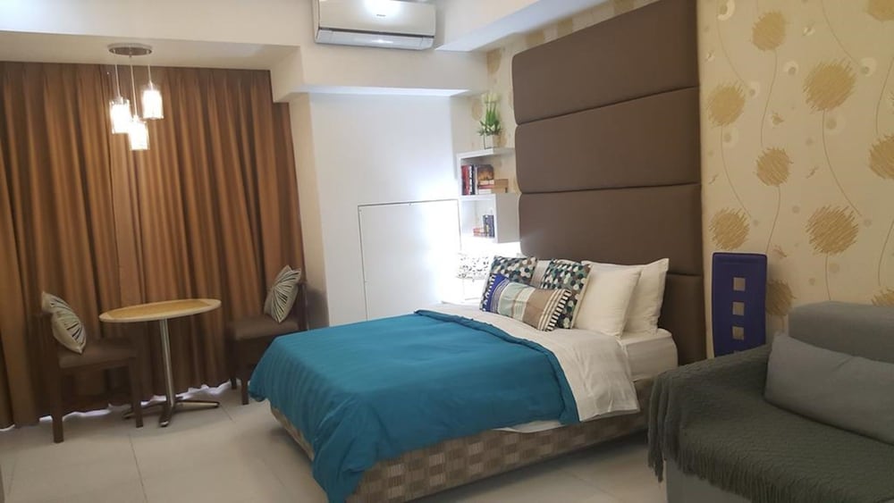 Twin Oaks Place Units in Mandaluyong City, Philippines