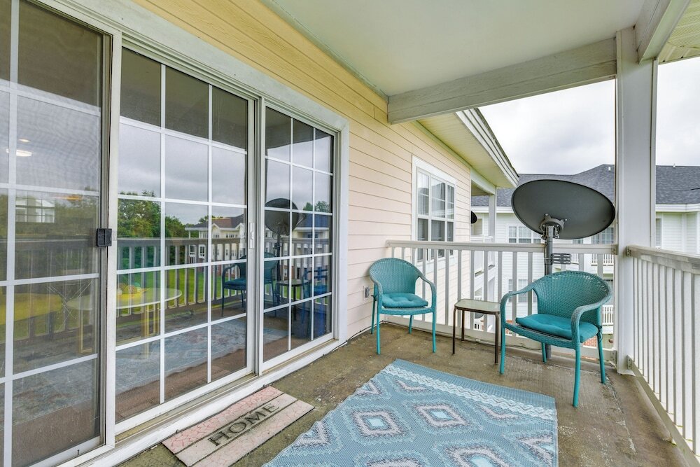 Charming Condo w Balcony 1 Mi to UNC Charlotte — 4-Star Luxury Hotel in Charlotte, United States