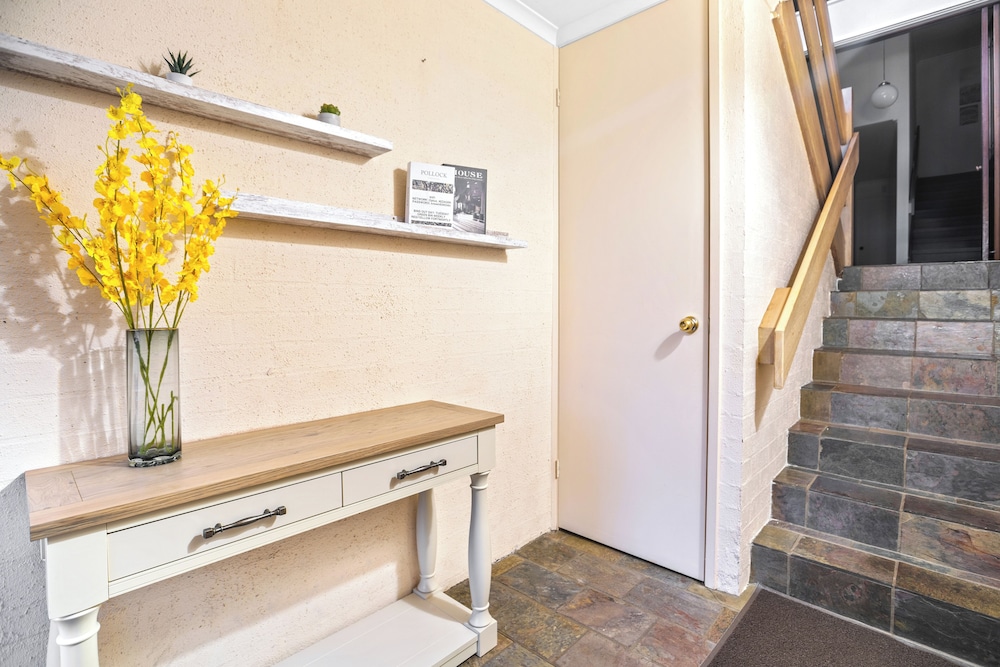 Stylish Retreat Family House 5BRM Wheelers Hill — 4-Star Luxury Hotel in Wheelers Hill, Australia