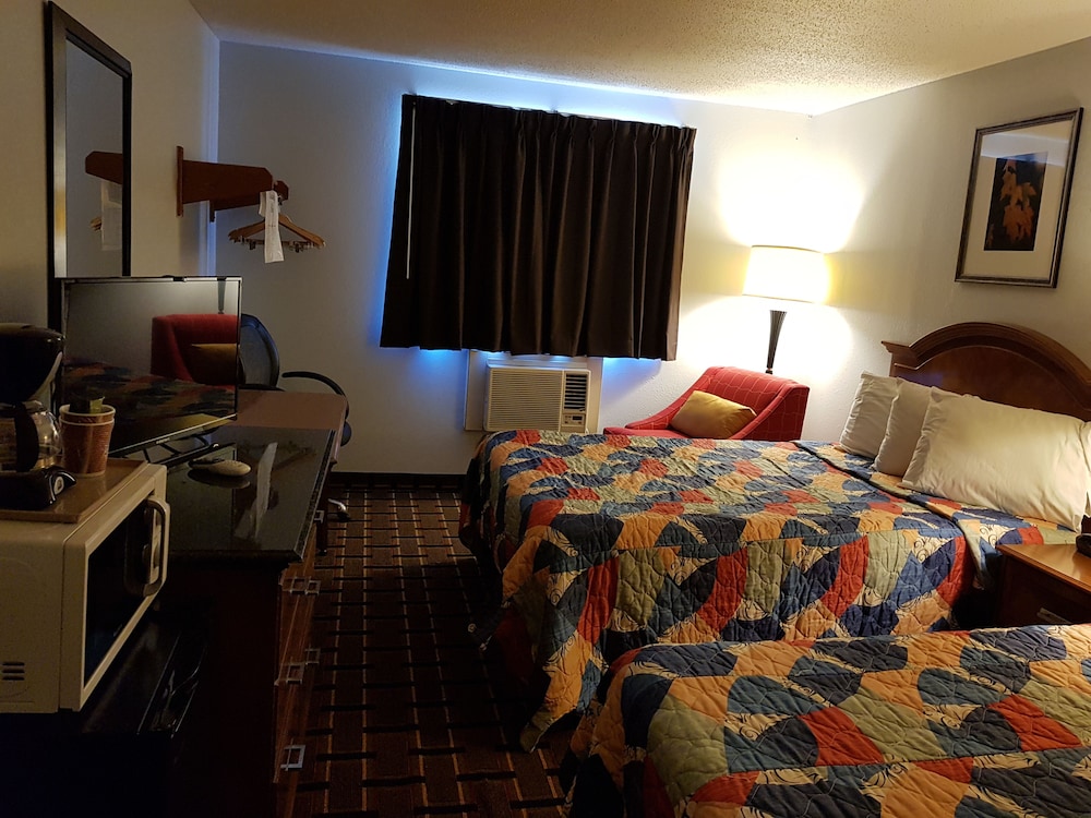 Le Mars Inn & Suites - photo 11