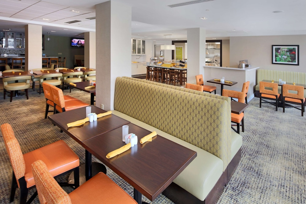 Hilton Garden Inn Reagan National Airport - photo 35