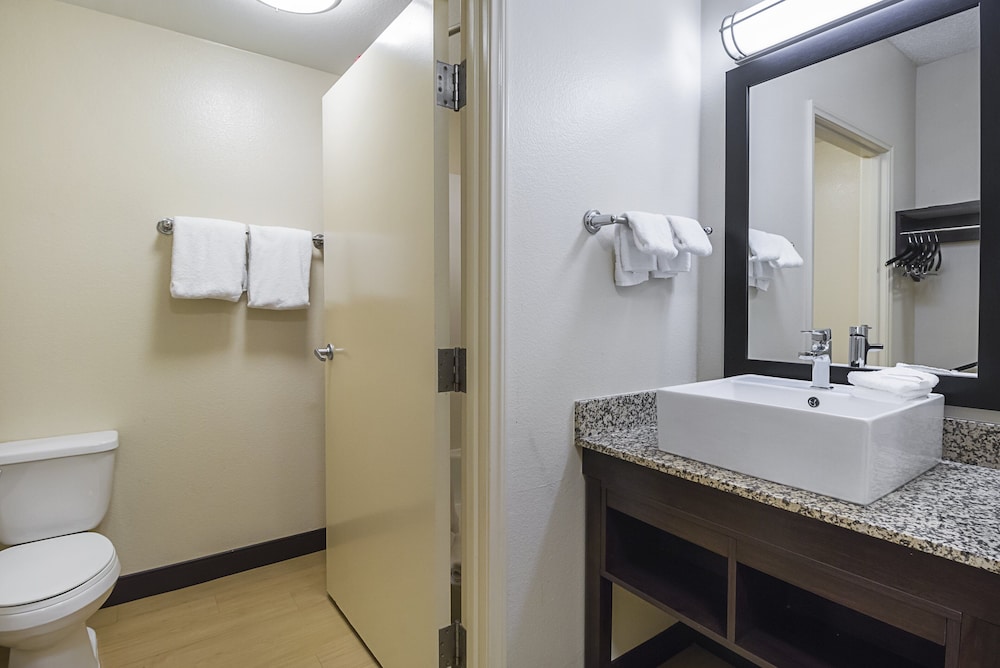 Red Roof Inn PLUS Phoenix West - photo 25