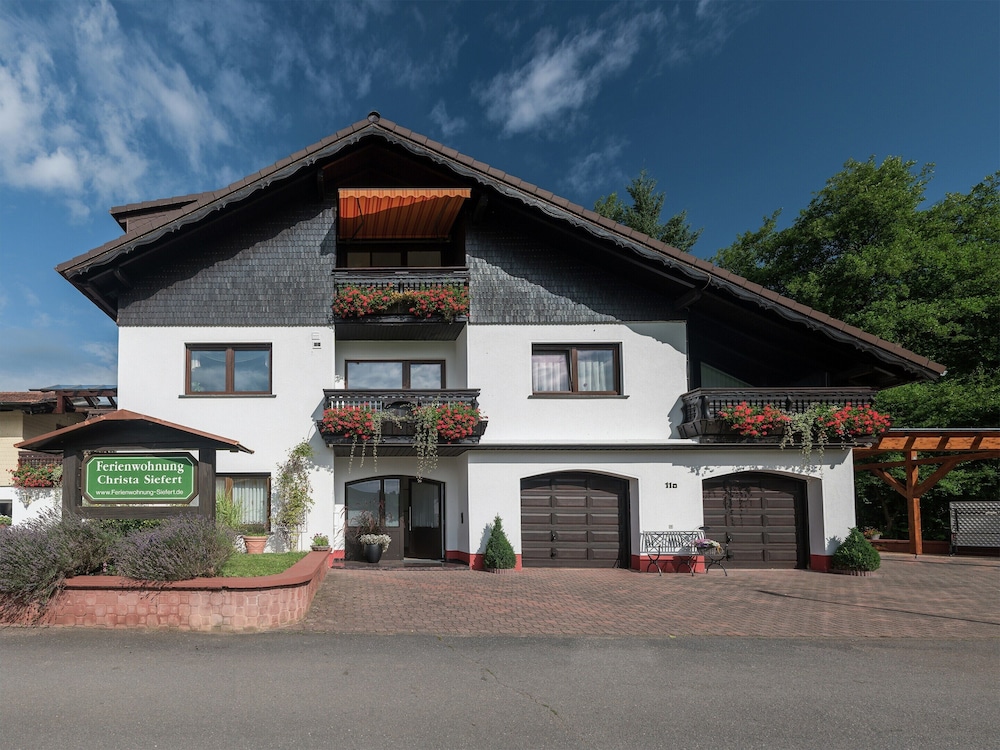 Garden Apartment in Huttenthal — 4-Star Luxury Hotel in Erbach, Germany