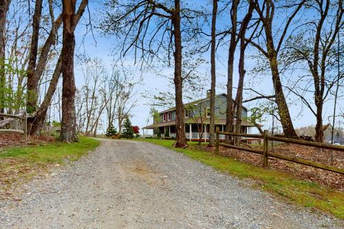 Stoneybrook Lodge — 4-Star Luxury Hotel in Banner Elk, United States
