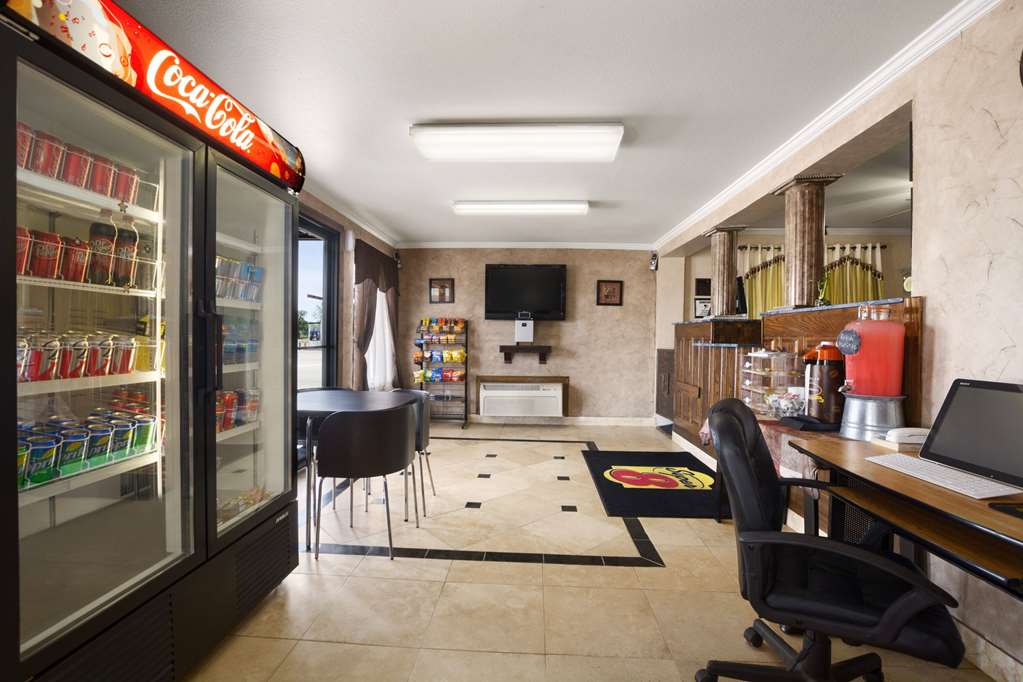 Super 8 by Wyndham Childress - photo 3