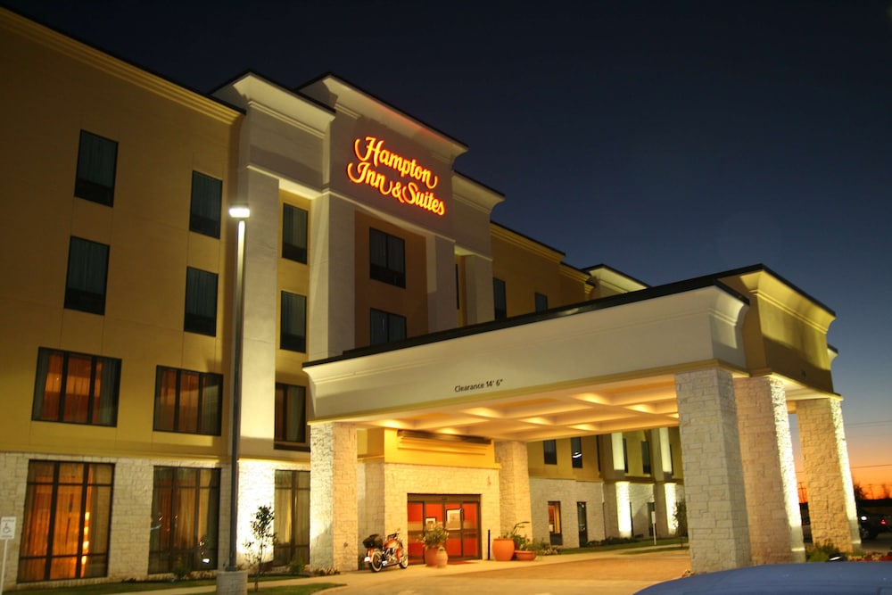 Hampton Inn & Suites Bastrop - photo 15