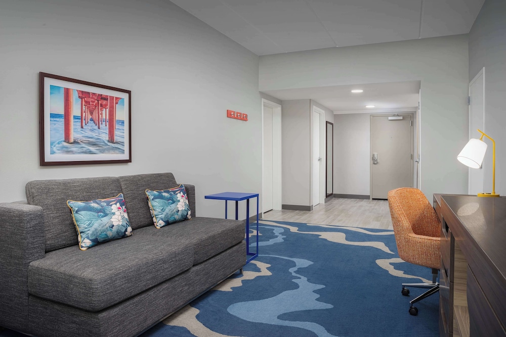 Hampton Inn and Suites by Hilton Naples South - photo 23