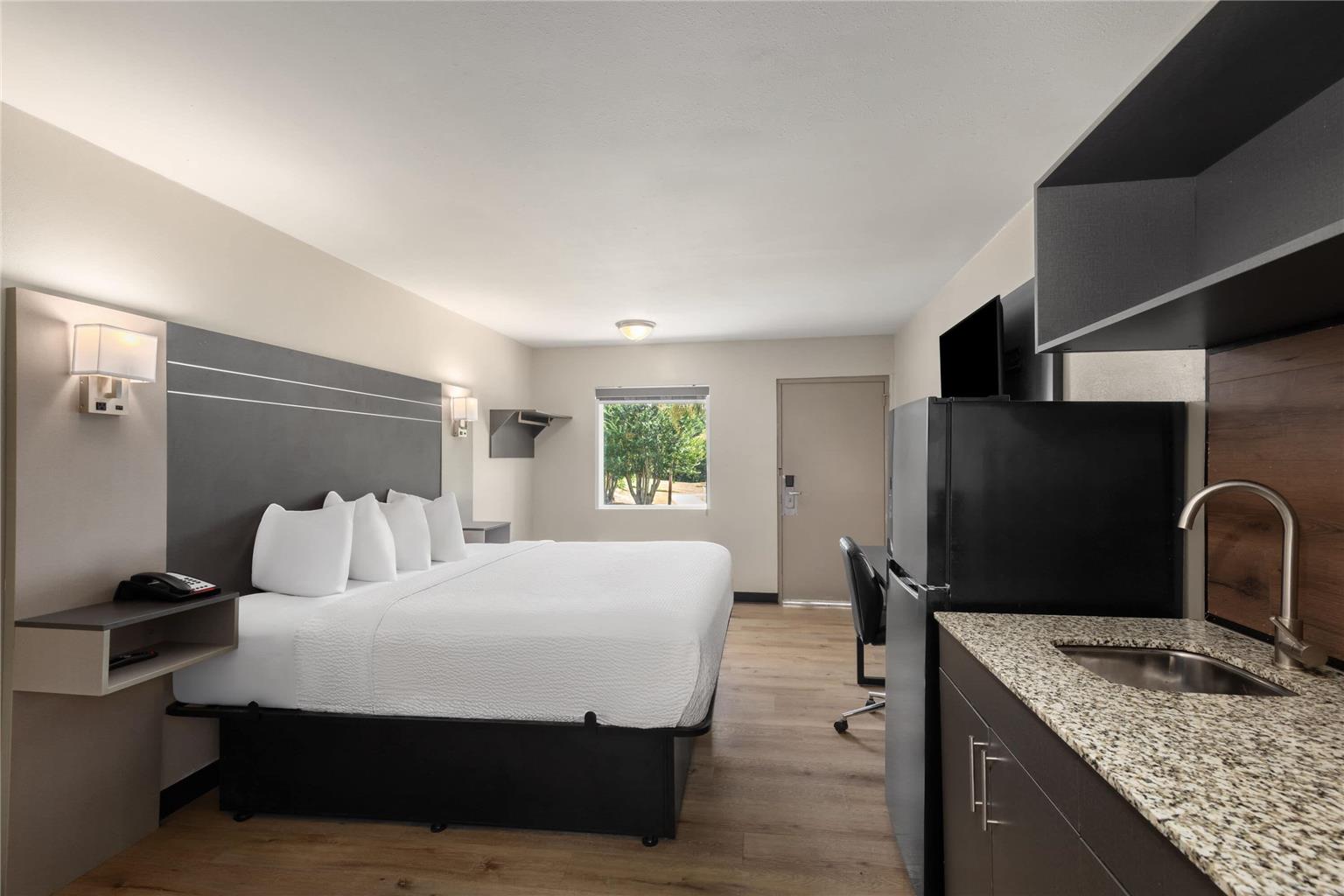 Baymont by Wyndham Dothan - photo 22