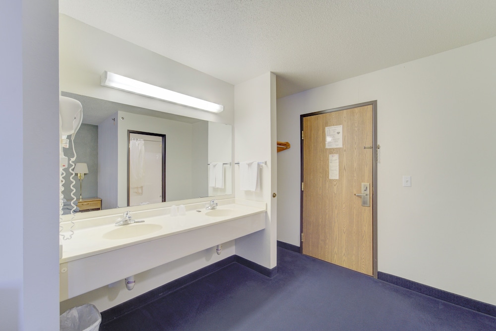 Capital O Amerihost Inn and Suites Fulton Hwy 54 MO - photo 41