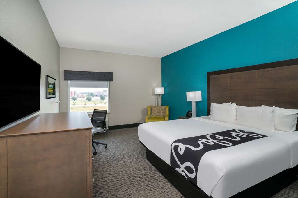 La Quinta Inn & Suites by Wyndham West Memphis - photo 20