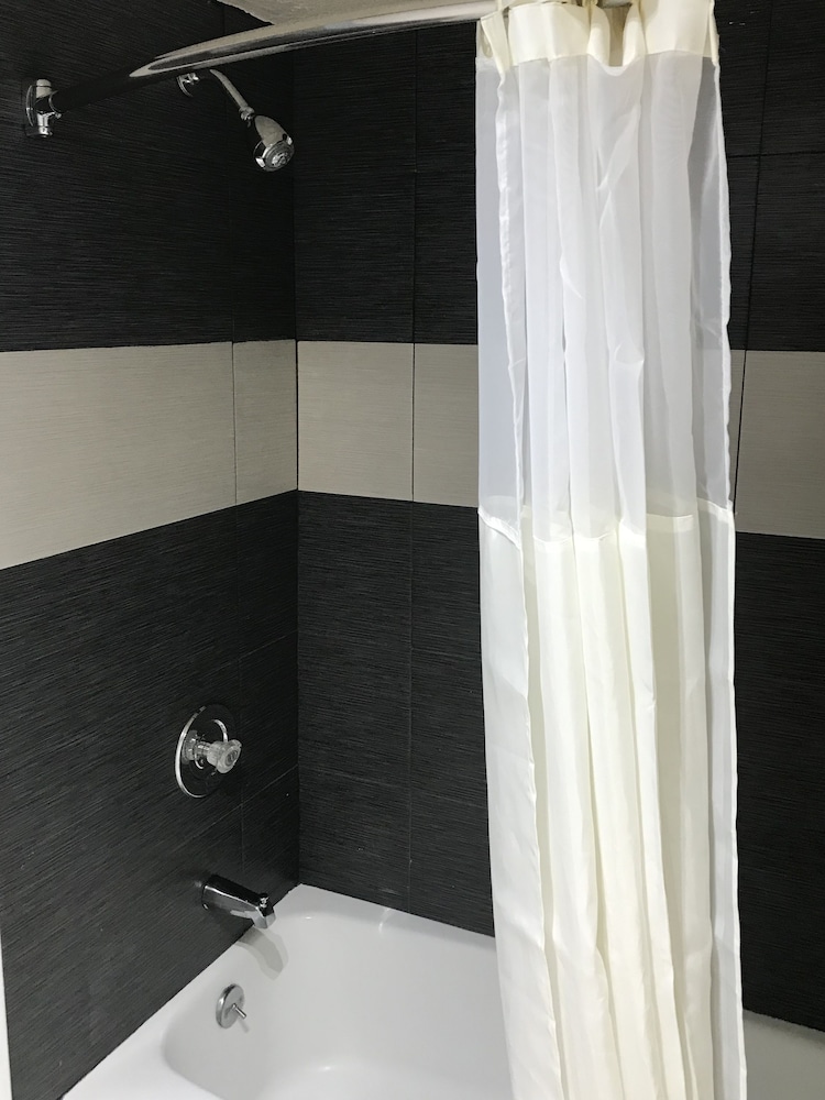 California Inn and Suites Bakersfield - photo 35