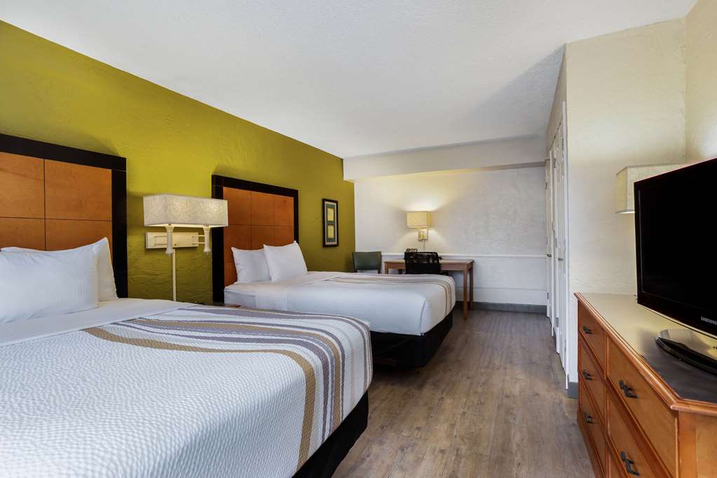 La Quinta Inn Tampa Airport Stadium Westshore - photo 15