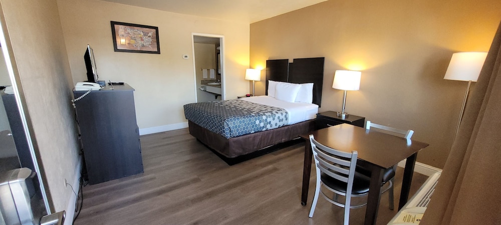 Econo Lodge Sacramento Convention Center - photo 7