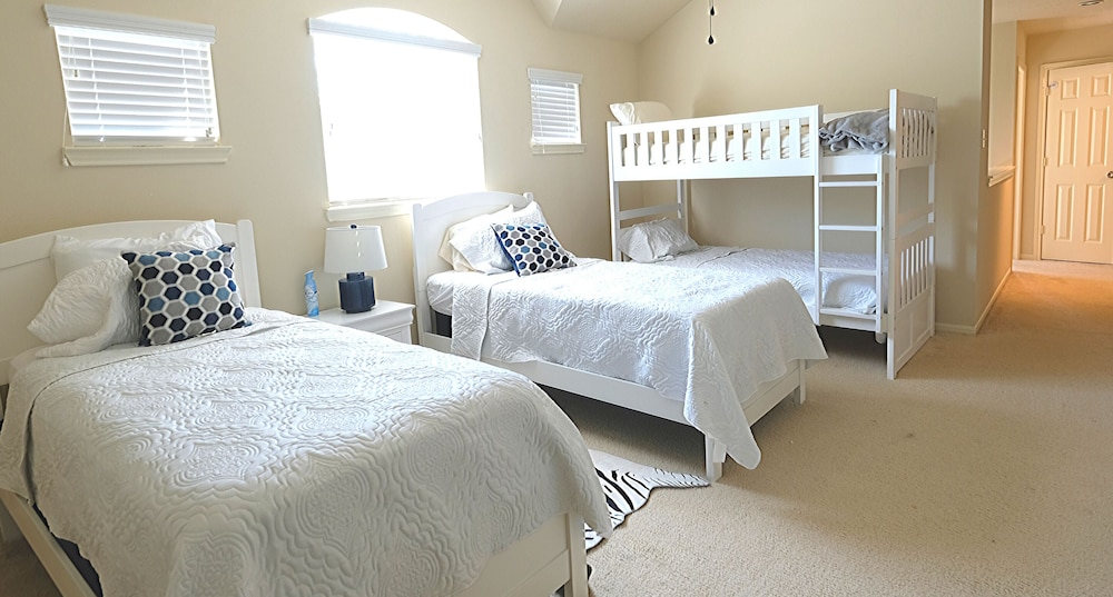 4Bdrm 2.5Bath 10Beds Sugarland Fresno in Fresno, United States