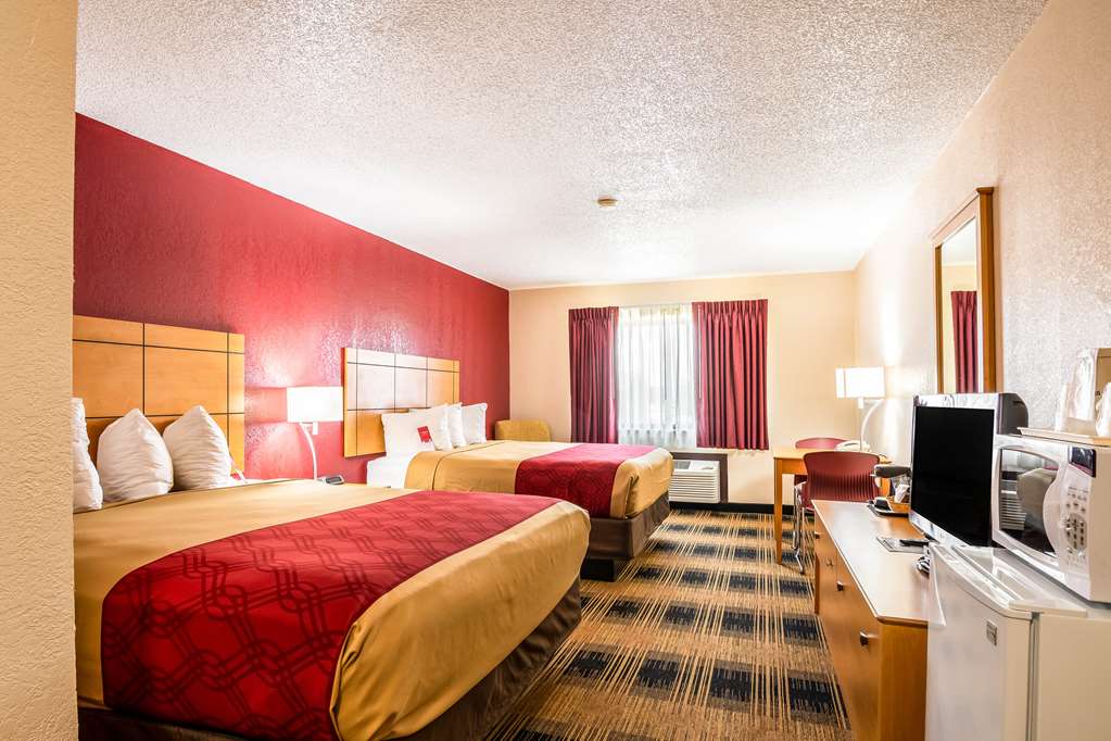Econo Lodge Topeka at Wanamaker - photo 20