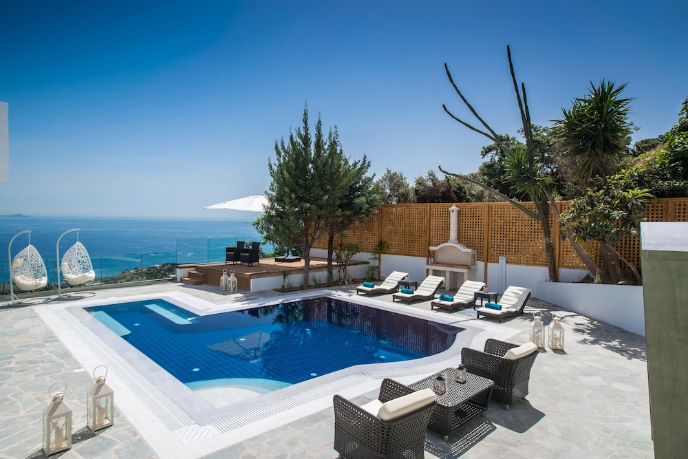 Villa Artemis Wine Dark Sea Villas — 4-Star Luxury Hotel in Irakleion, Greece