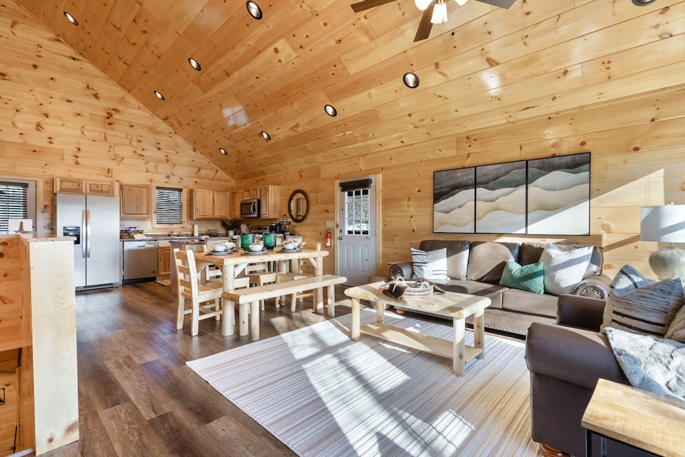 Parkway Paradise w Private Hot Tub - photo 24