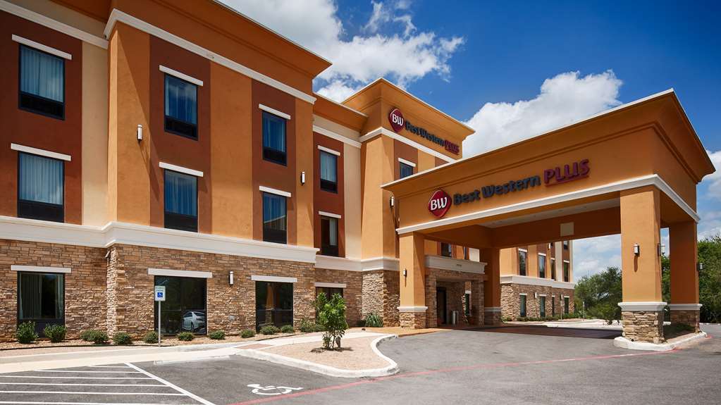 Best Western Plus Elmendorf Hotel San Antonio Hotel - photo 8