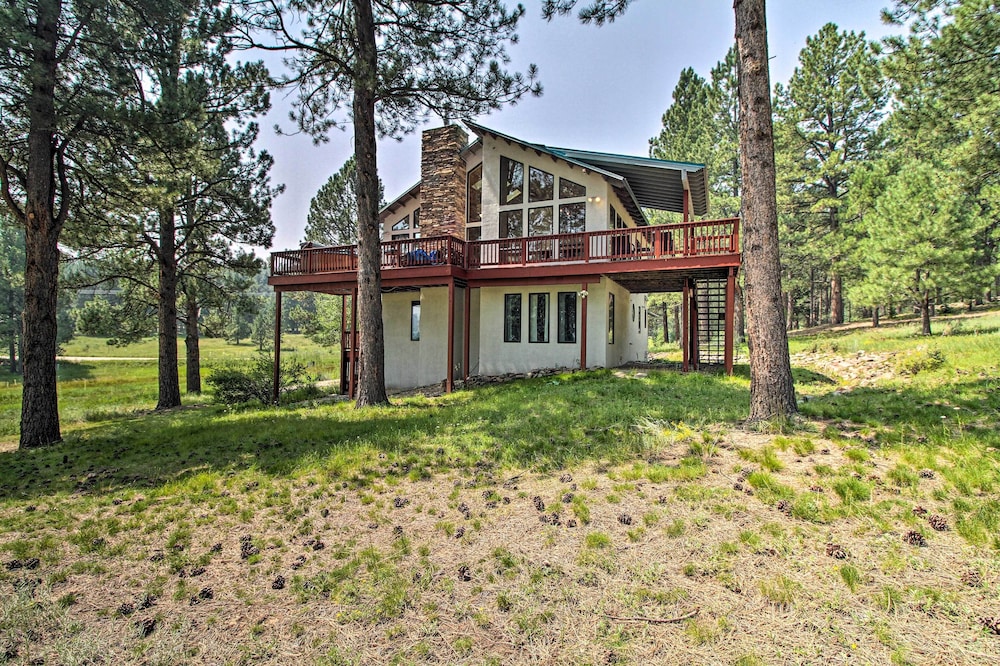 Angel Fire Escape with Mtn Views 2 Mi to Gondola in Angel Fire, United States