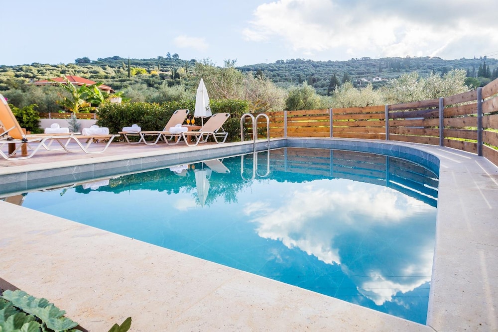 Villa Mazzeto Casa Alonia — 4-Star Luxury Hotel in Zakynthos, Greece