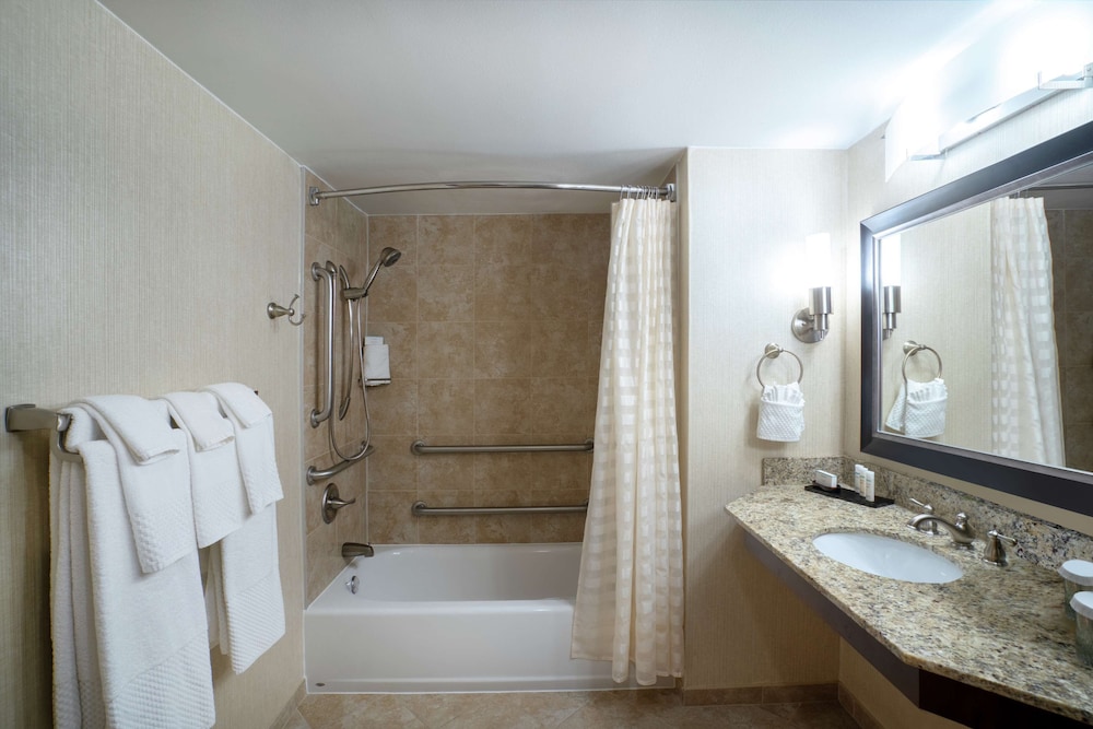 Embassy Suites by Hilton Nashville at Vanderbilt - photo 23