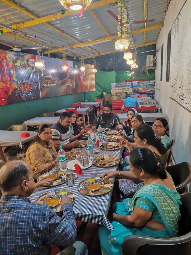 Sidhivinayak Resort Devbag Sangam Beach in Malvan, India