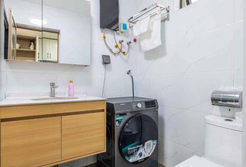 Elegantly furnished studio with swimming pool gym and city breathtaking views