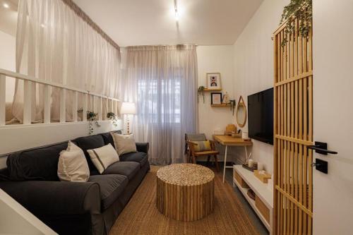 Sunlit homie flat at Arrianou — 4-Star Luxury Hotel in Athens, Greece