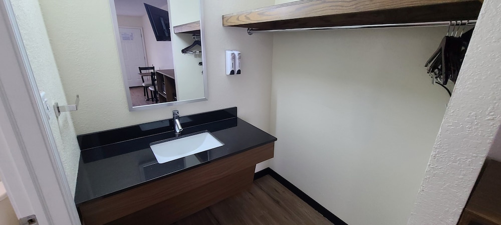 Red Roof Inn Byron - photo 21