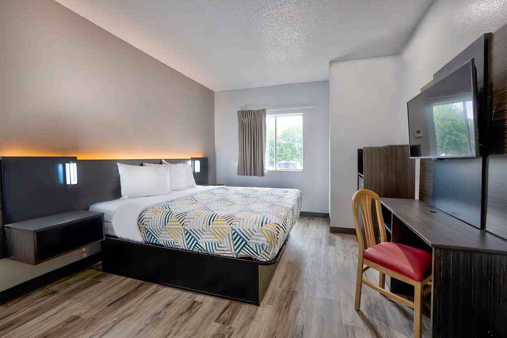 Motel 6 Benbrook TX Fort Worth - photo 13