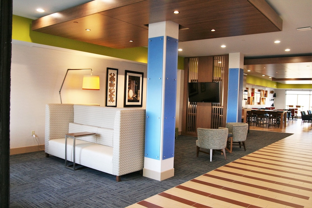 Holiday Inn Express & Suites Clarion By IHG - photo 38