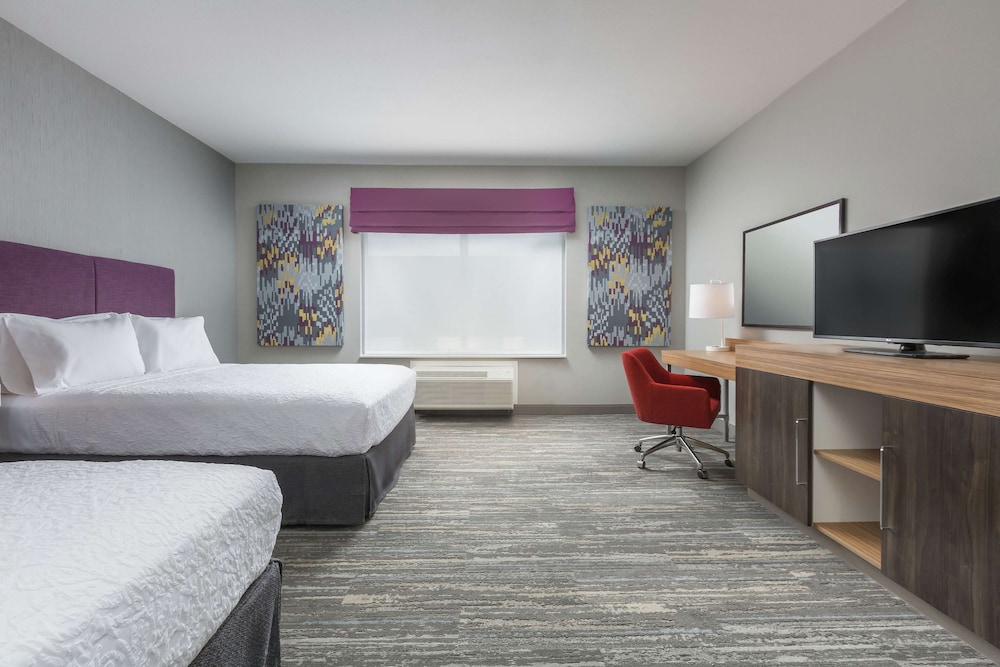 Hampton Inn & Suites Reno Sparks - photo 13