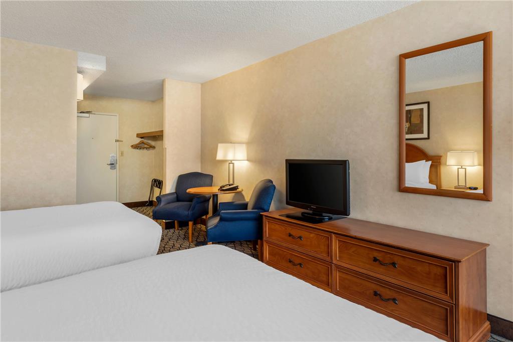 Clarion Hotel Anaheim Resort - photo 20