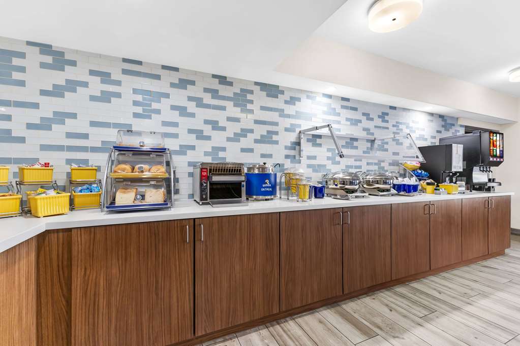 Days Inn & Suites by Wyndham Mesa Near Phoenix - photo 58