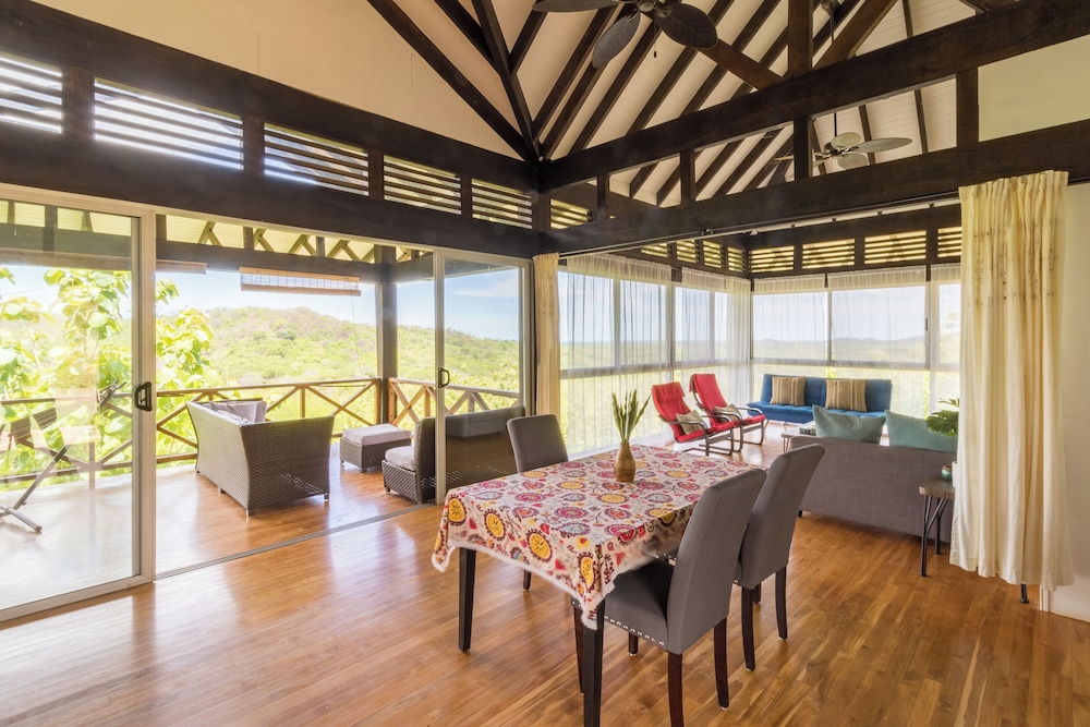 SkyCloud Bungalows - carbon neutral hotel in Unknown City