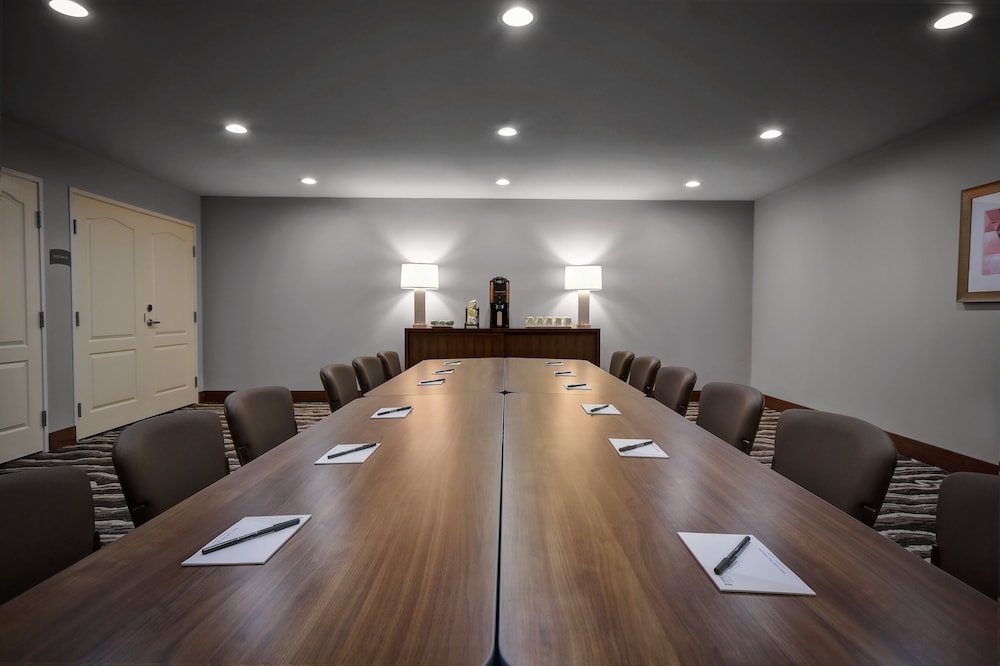 Staybridge Suites Holland by IHG - photo 36