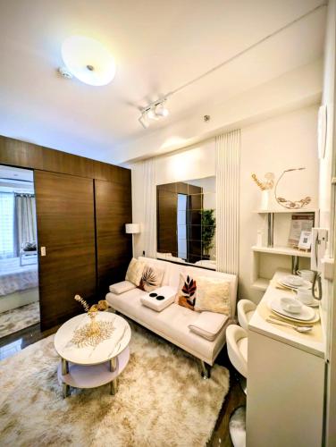 Sun and Moon cozywhite Air Residences Makati — 4-Star Luxury Hotel in Manila, Philippines