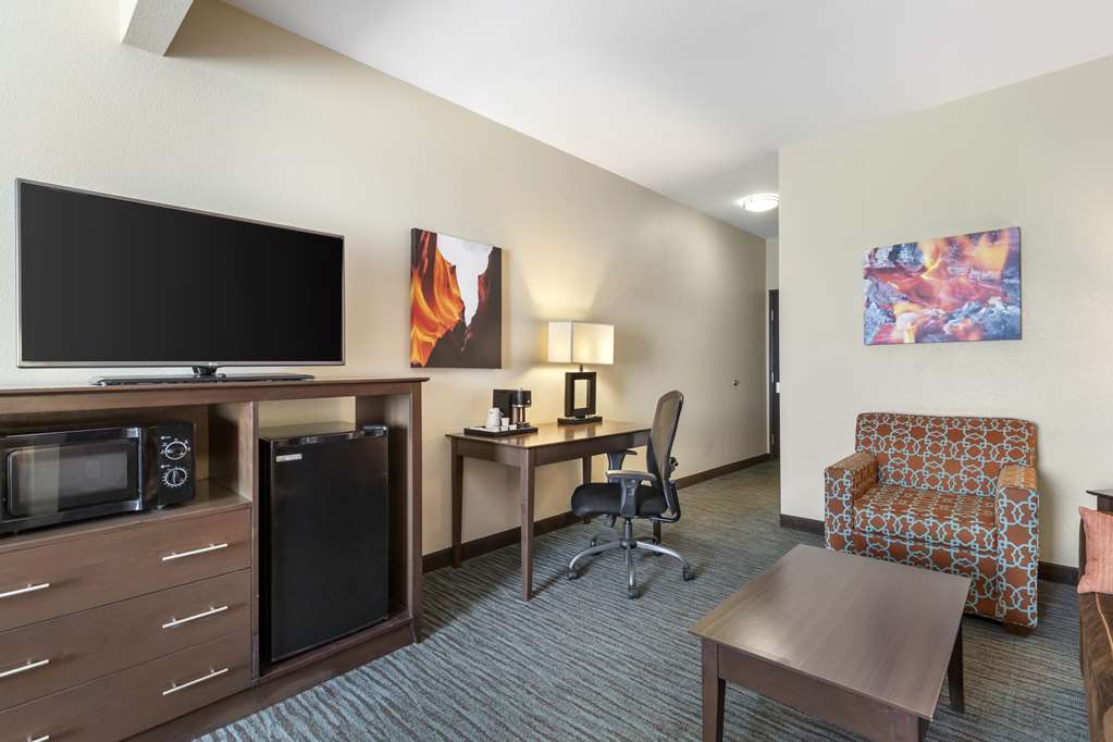 Best Western Plus Longhorn Inn & Suites - photo 18