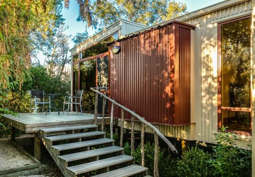 Driftwood Retreat and Alpaca Homestay — 4-Star Luxury Hotel in Blenheim, New Zealand