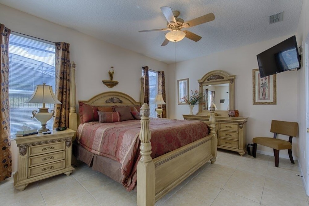 Resort 5 Bed Private Pool & Spa Game Room Home 5 Bedroom Villa by RedAwning - photo 3