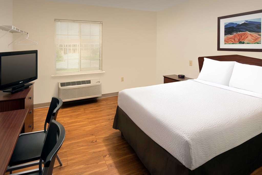 WoodSpring Suites San Antonio Fort Sam - photo 6