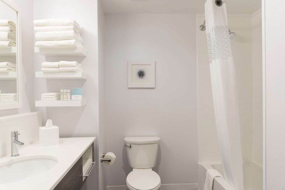 Hampton Inn & Suites Chicago Schaumburg - photo 18
