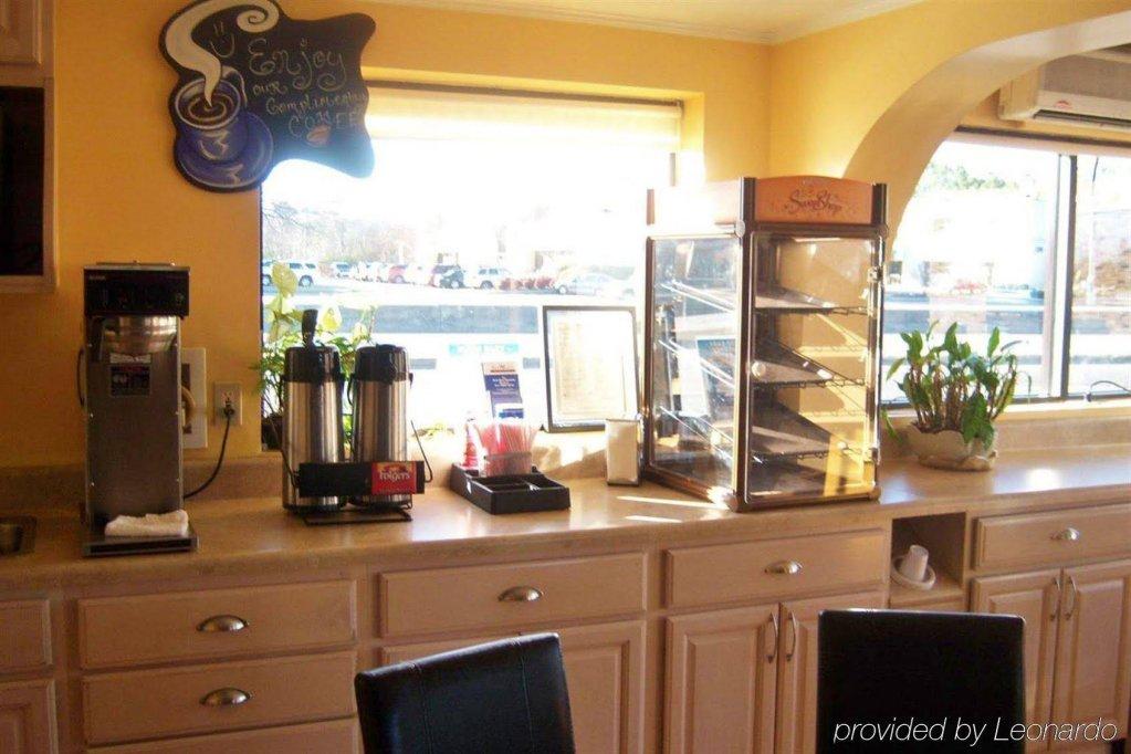Americas Best Inn Huntsville - photo 6