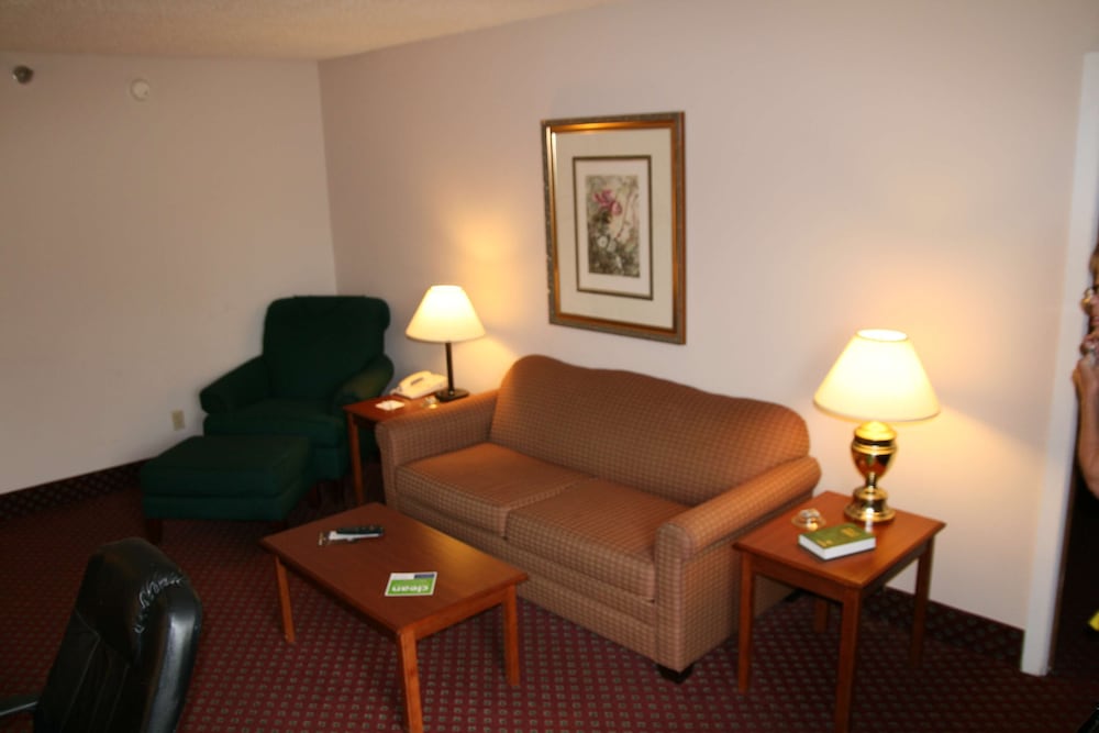 Hampton Inn Laurinburg - photo 14