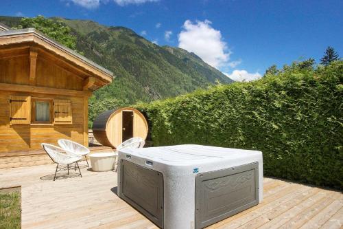 Chalet BAcchar 10pax 155m2 RAcnovAc Sauna Jacuzzi Vues sur le Massif du Mont Blanc — 4-Star Luxury Hotel in Les Houches, France