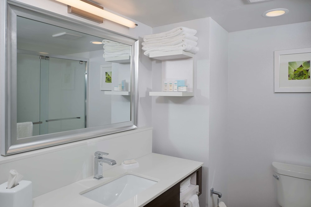 Hampton Inn & Suites Phoenix Scottsdale on Shea Boulevard - photo 35
