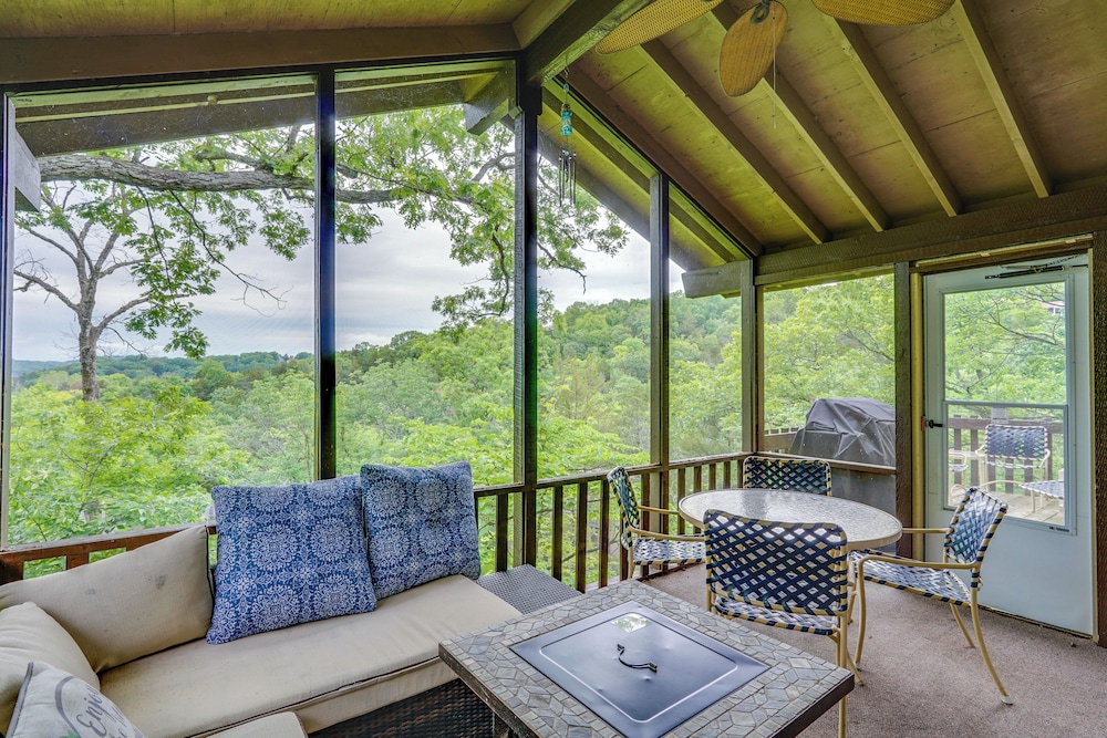 Lake View Margaritaville Retreat With Screened Porch — Osage Beach