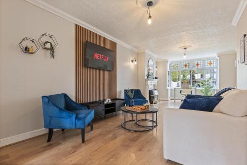 Spacious Home 4 6 Beds South Birmingham NR Edgbaston Solihull & More Driveway parking 20 mins to NEC Airport and city centre Fully Equipped Home Relocations Insurance and Work Bookings Welcome By Samina ARZ Stays — 4-Star Luxury Hotel in Birmingham, United Kingdom