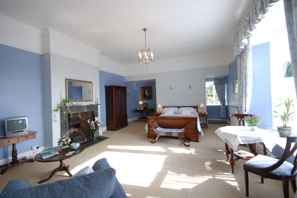 The Old House — 4-Star Luxury Hotel in Nether Stowey, United Kingdom