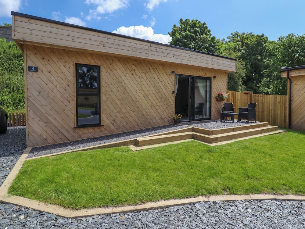 Valley Lodge 4 North Wales Eco Lodges — 4-Star Luxury Hotel in Ruthin, United Kingdom